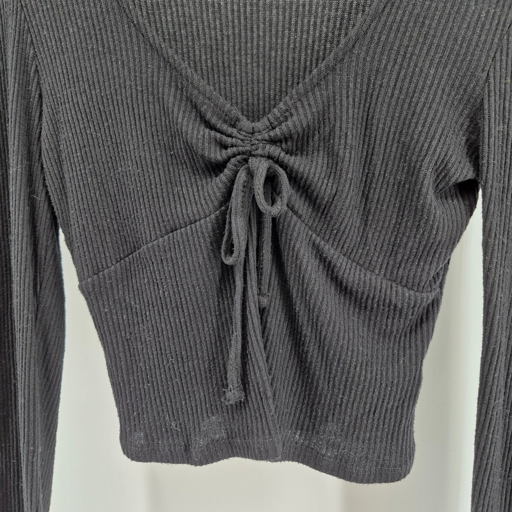 SO Black Ribbed Cinched Front Top S Long Sleeve V-Neck Cropped Lettuce Edge Y2K - Picture 6 of 11